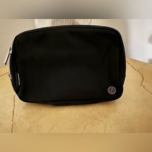 LULULEMON ATHLETICA BELT BAG EUC